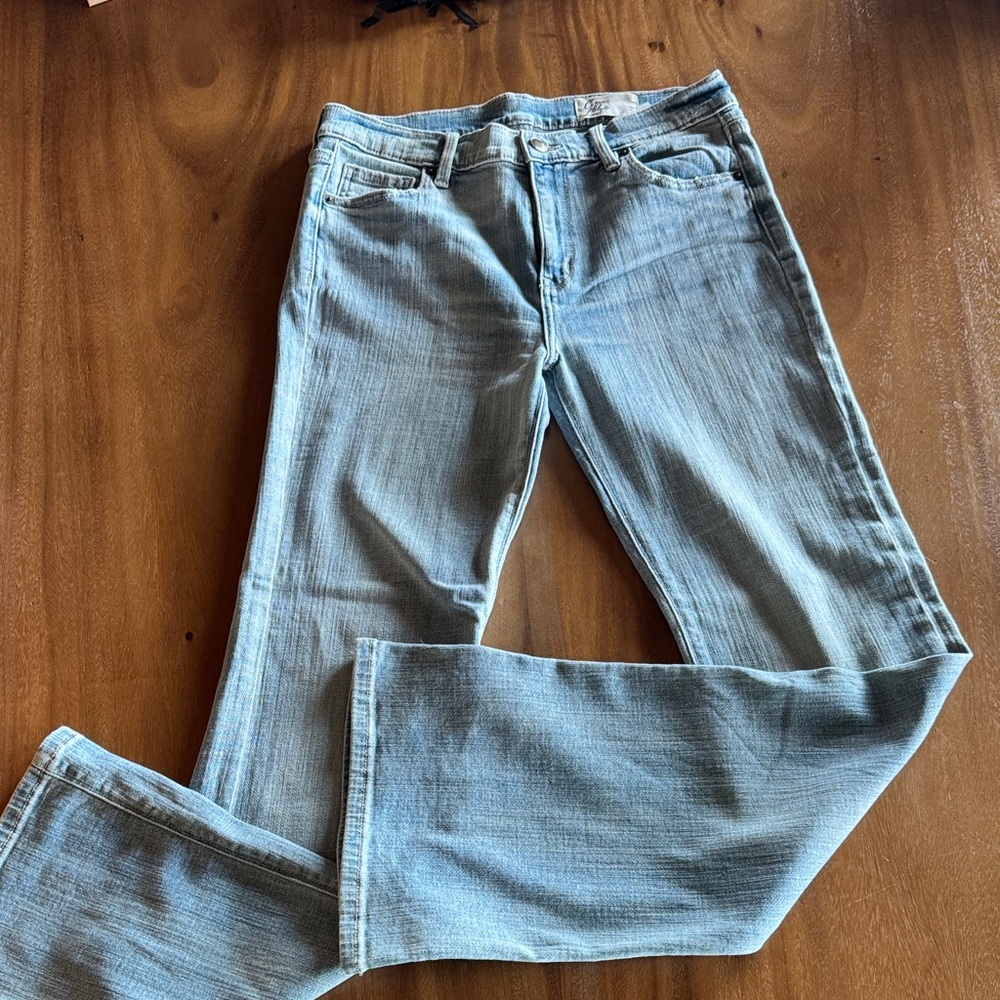 Cosmic Blue Live Light Blue Denim Flare/Bell Light Blue Stretch Jeans, 29, EUC